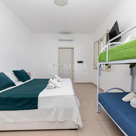 Alojamento de Acomodação e Pequeno-almoço La Torre 4*