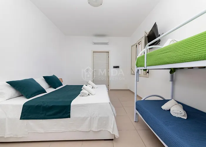 לינה וארוחת בוקר La Torre 4*